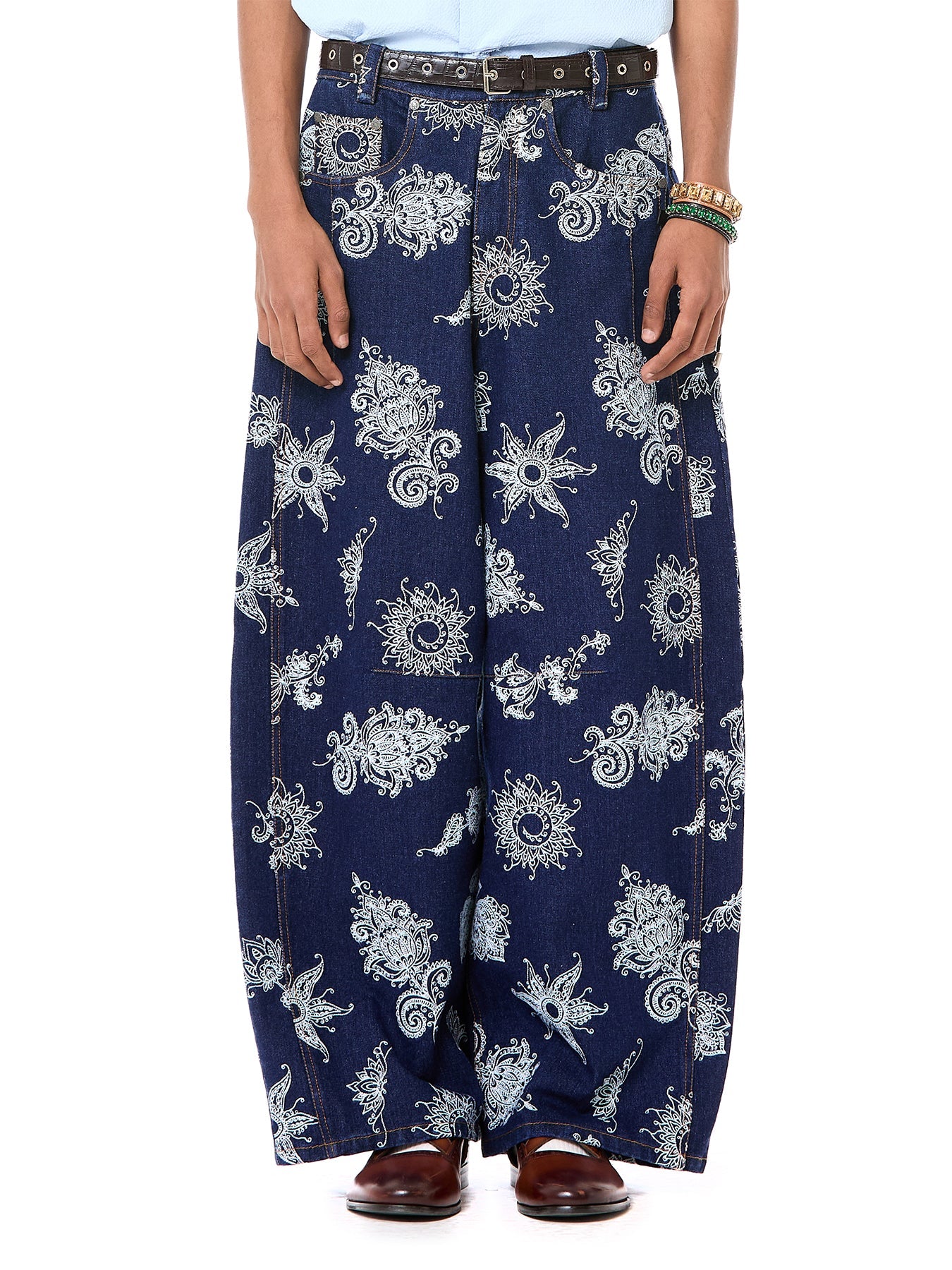 Embroidered Barrel Jeans