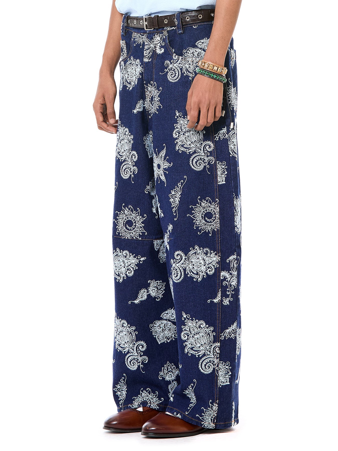 Embroidered Barrel Jeans